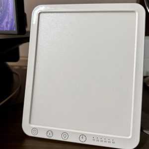 Light therapy lamp